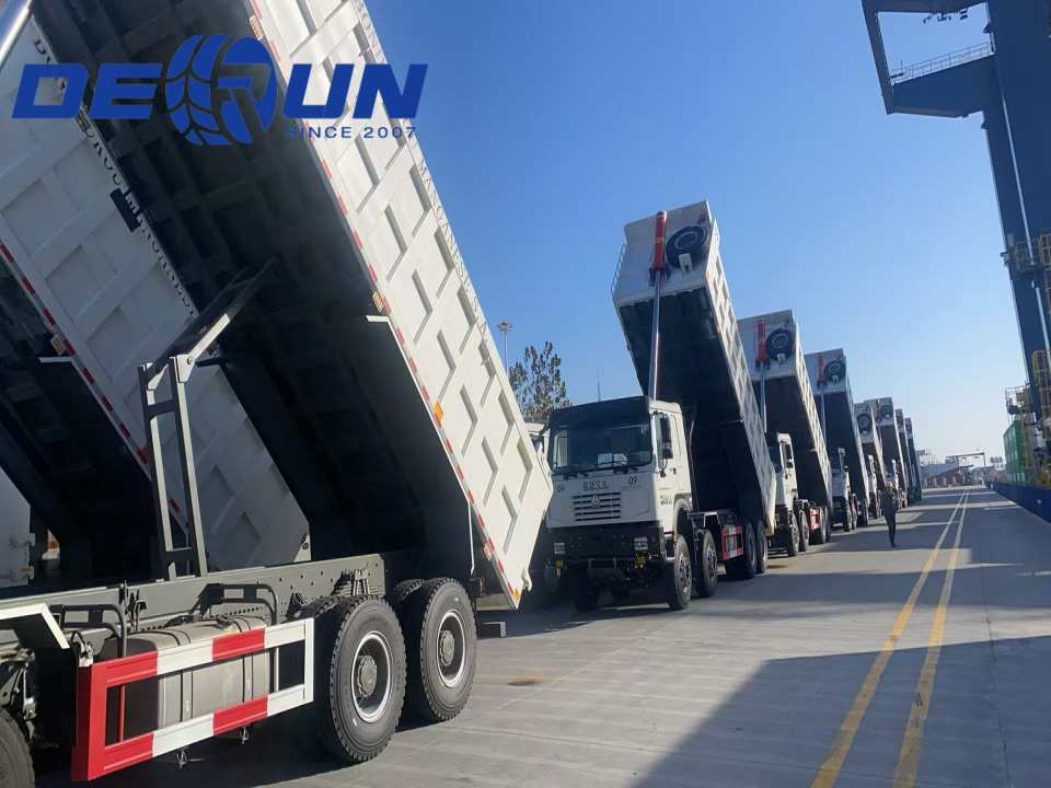 10 самоскидів Sinotruk Howo вже прибули в порт і готові до роботи 10 самоскидів Sinotruk Howo вже прибули в порт і готові до роботи