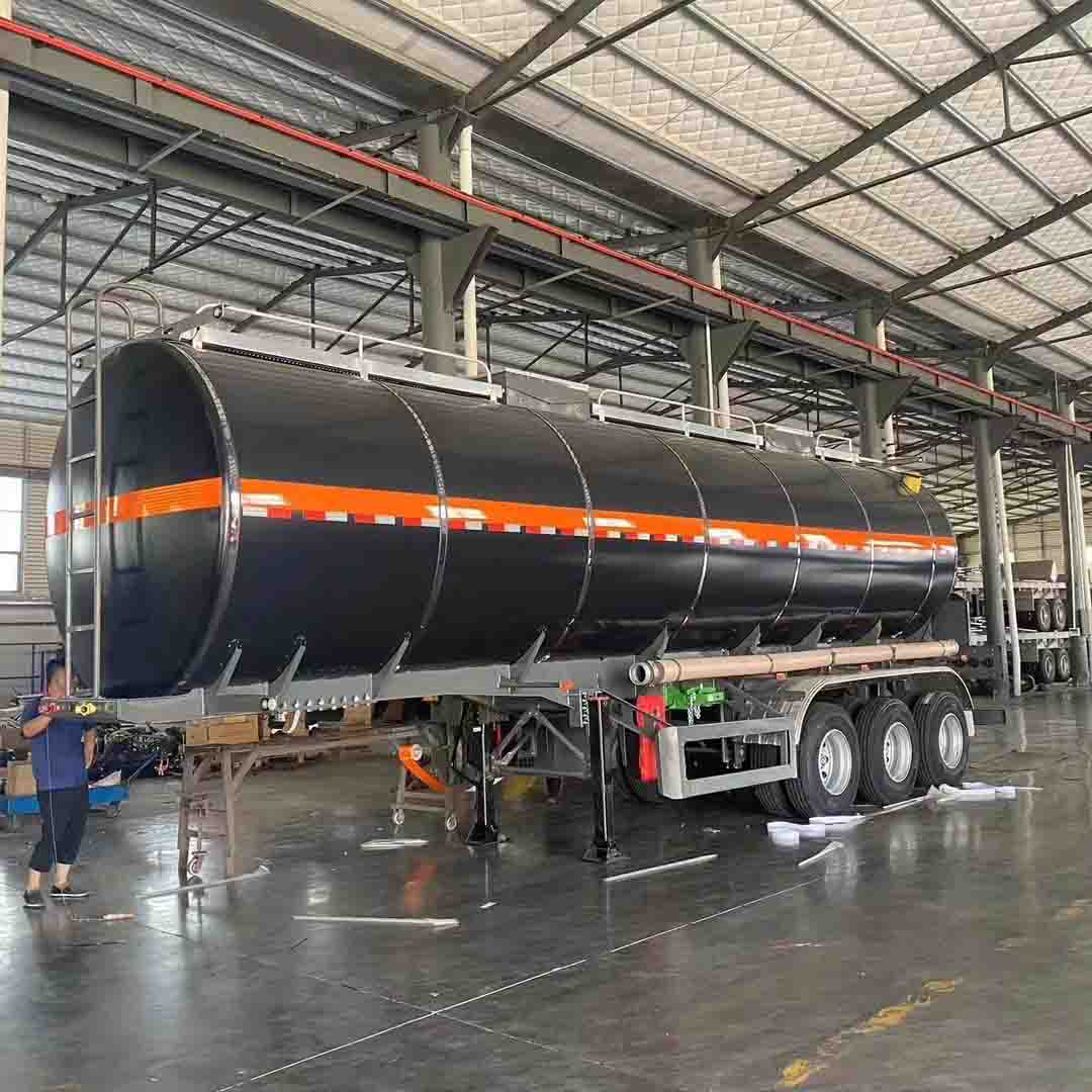 Derun Tri-Axle 36CBM ASPHALY TANK НАПРАВЛЯЄТЬСЯ